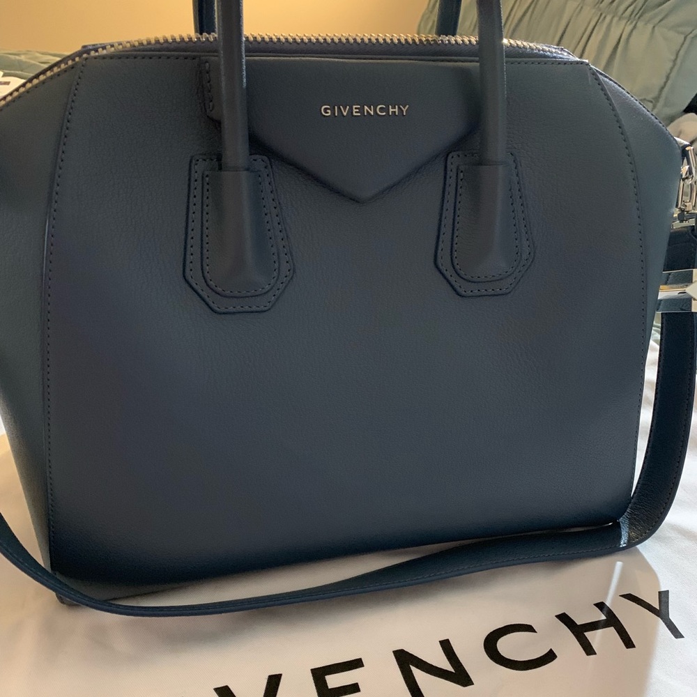 Givenchy - Picture 2 of 4